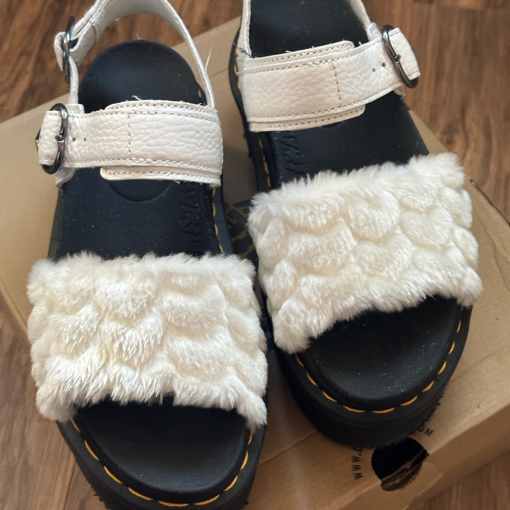 Dr. Martens White feaux fur heart Platform Sandals - Picture 6 of 6